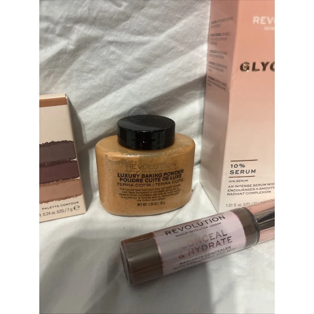 Makeup 5 Revolution‎ Fast Base Concealer ,contour,luxury Baking Powder,Glycolic